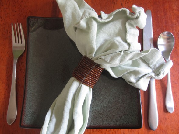 https://old.passionatehomemaking.com/wp-content/uploads/2012/07/cloth-napkin-table-setting-588x441.jpg